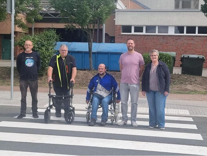 Neuer Zebrastreifen an der Werkstatt im Lipperfeld